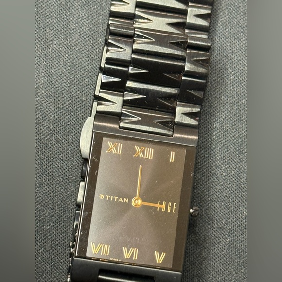 Titan Edge White Dial Analog Stainless Steel THINNEST OF THE WORLD